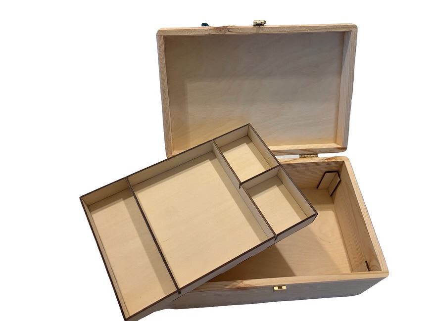 Interior de la caja con bandeja de compartimentos